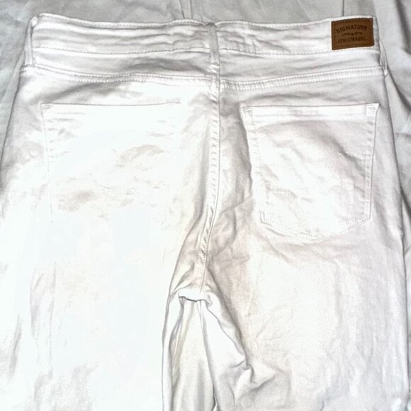 Signature Levi Strauss*White Mid-Rise Cropped Distressed Jeans - Picture 5 of 12